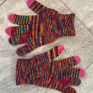 ❄️FREE❄️ Knit Gloves w Winterwear Purchase!